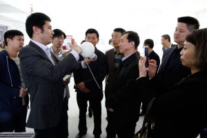 四川省领导摇钱树娱乐电子考察无极灯项目